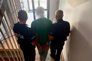 Znęcali się, skrępowali mu nogi i ręce, a na koniec zostawili w rowie