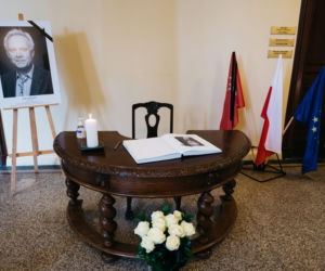 Księga kondolencyjna zmarłego prof. Jerzego Limona
