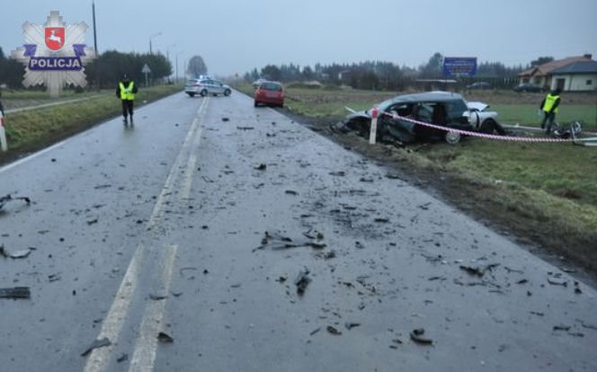 Straszny wypadek na Lubelszczyźnie! Auto zostało zmiażdżone