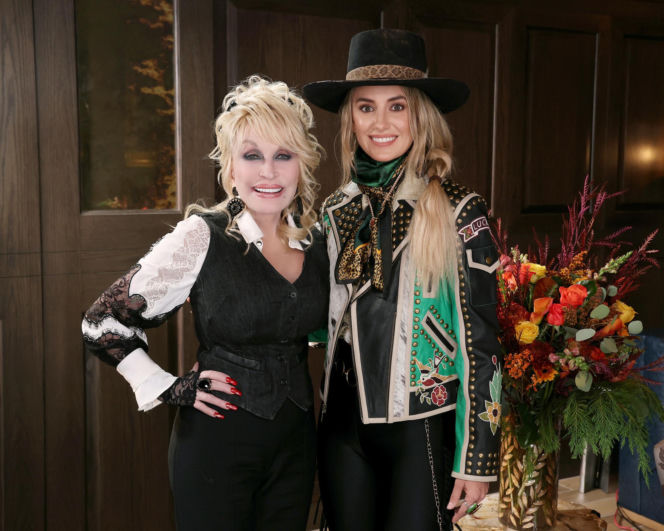 Dolly Parton i Lainey Wilson