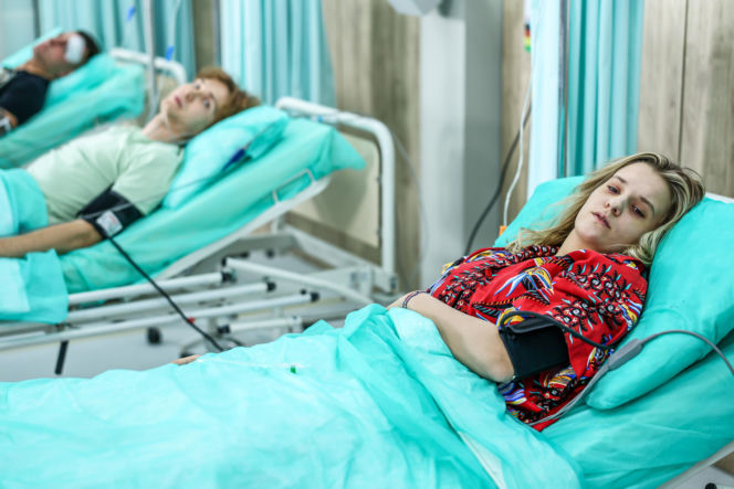 "Szpital św. Anny", odcinek 87: Strzelanina przed szpitalem! Postrzelona pielęgniarka walczy o życie