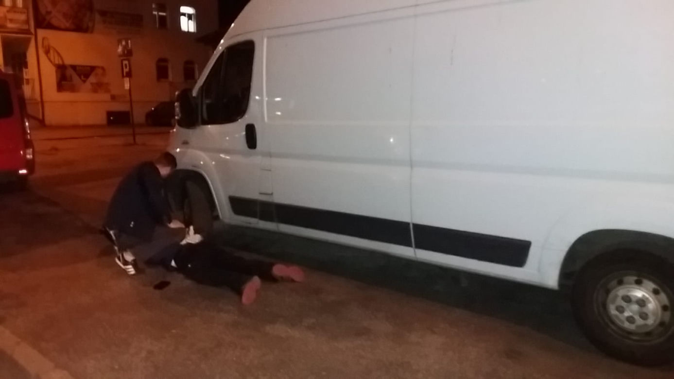 Złodzieje próbowali ukraść trzeci samochód dostawczy w Bydgoszczy. Policja złapała ich na gorącym uczynku! [ZDJĘCIA]