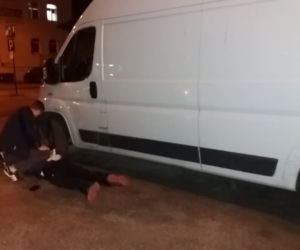 Złodzieje próbowali ukraść trzeci samochód dostawczy w Bydgoszczy. Policja złapała ich na gorącym uczynku! [ZDJĘCIA]