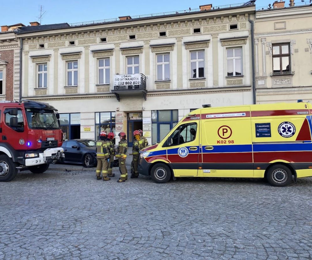  Poważny wypadek w centrum Nowego Sącza.  Samochód potrącił pieszego