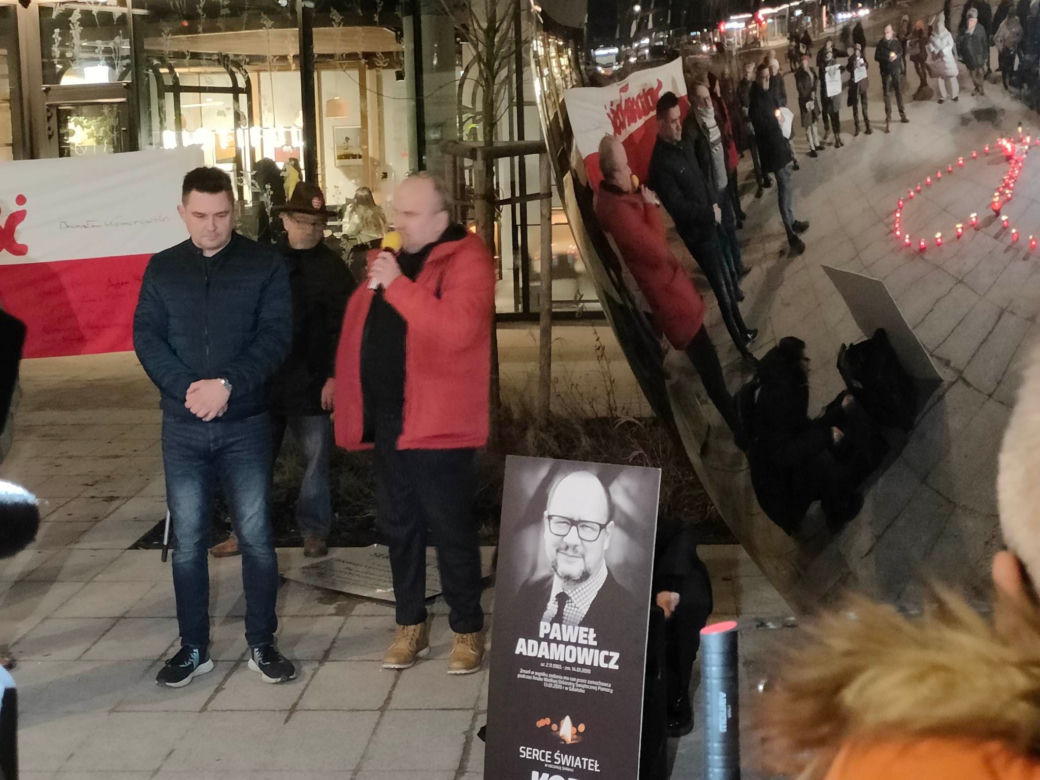 Serce Świateł dla Pawła Adamowicza. Wydarzenie KOD-u przeciw nienawiści