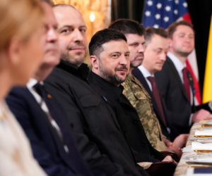 Trump wyrzucił dziennikarzy z sali. „Zabierz ich i daj im obiad!”