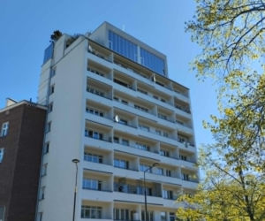 Penthouse'y dobudowane na szczycie bloku z epoki PRL