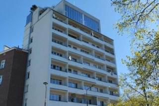 Penthouse'y dobudowane na szczycie bloku z epoki PRL