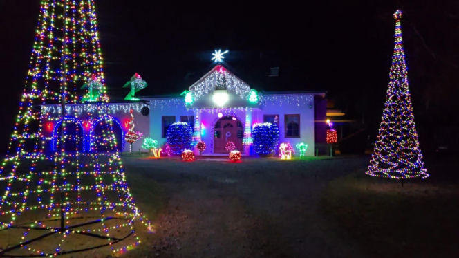 Magia Świąt w Świętokrzyskiem. Gdzie szukać najpiękniej oświetlonych domów? Rzepin i gmina Pawłów skradły show!