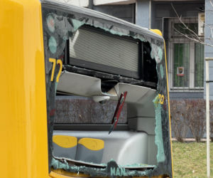 Zderzenie autobusów w Warszawie. Pękły szyby, jedna osoba w szpitalu