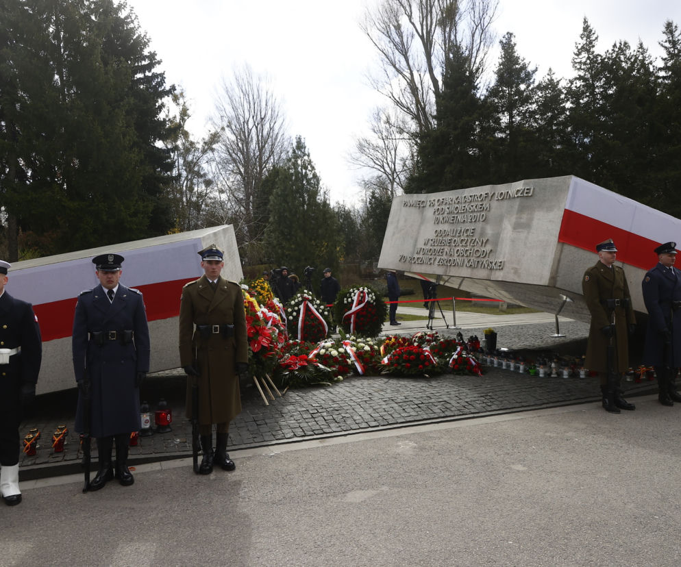 12. rocznica katastrofy smoleńskiej. Uroczystości na Powązkach Wojskowych