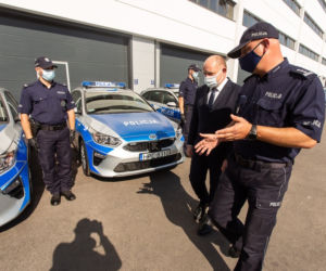 Przekazanie samochodów dla policji