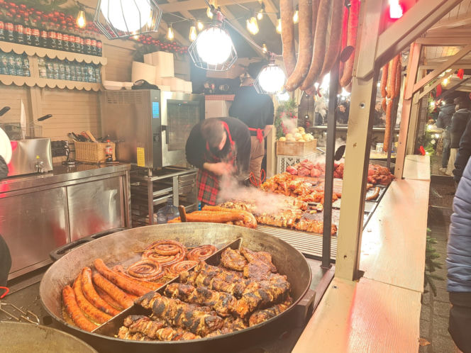 Jarmark Bożonarodzeniowy 2025 na Rynku Głównym w Krakowie. Jedzenie drogie jak nigdy