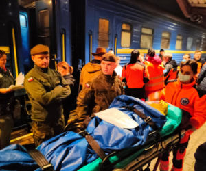 Ratownicy Ewakuowali niepełnosprawne dzieci z ukraińskiego sierocińca