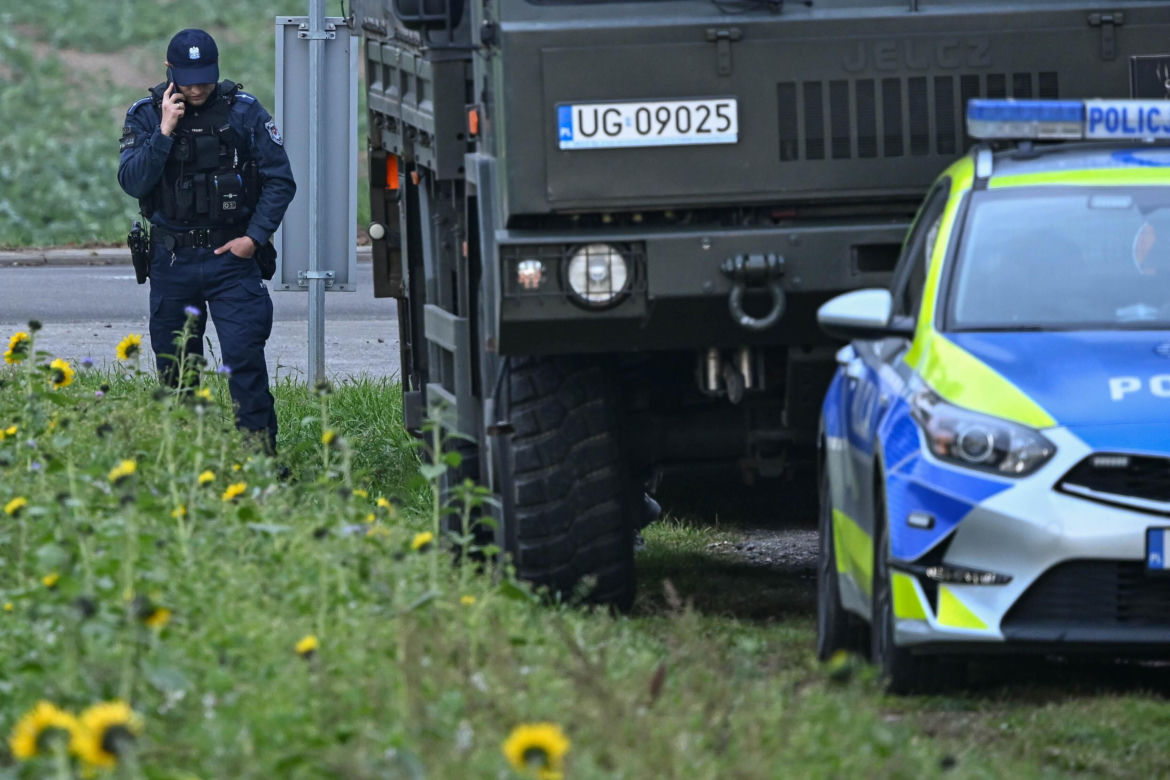 Służby przeszukują teren w okolicy Zalewu Zemborzyckiego