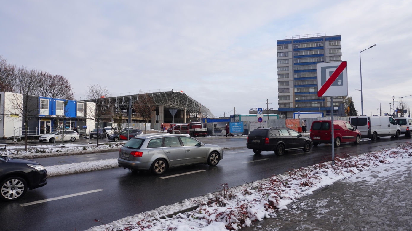 Dworzec Główny w Olsztynie rośnie w oczach. Stoi już metalowa konstrukcja budynku [ZDJĘCIA]