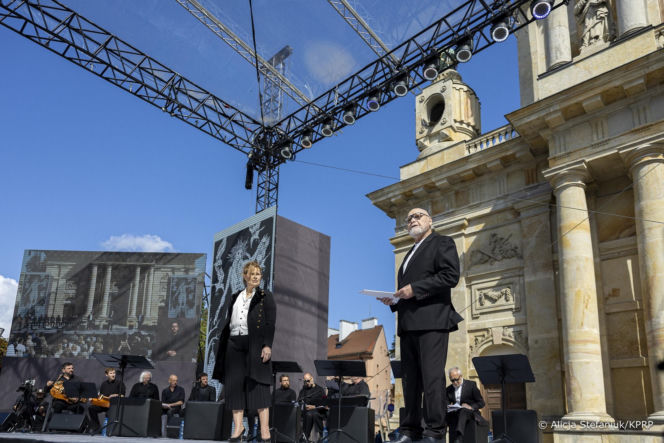Narodowe czytanie z Karolem i Martą Nawrockimi