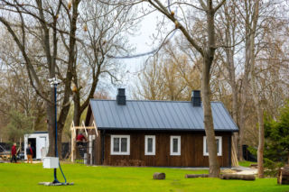 Domki fińskie na Polu Mokotowskim w Warszawie