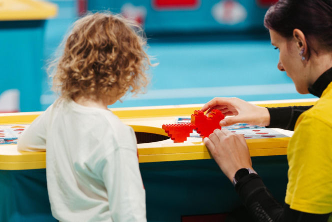 Iga Świątek bawiła się z dziećmi LEGO