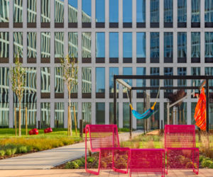 Życie w Architekturze 2025. Projekt terenów zielonych wokół budynków biurowych Face2Face. Małeccy biuro projektowe, Grupa 5 Architekci