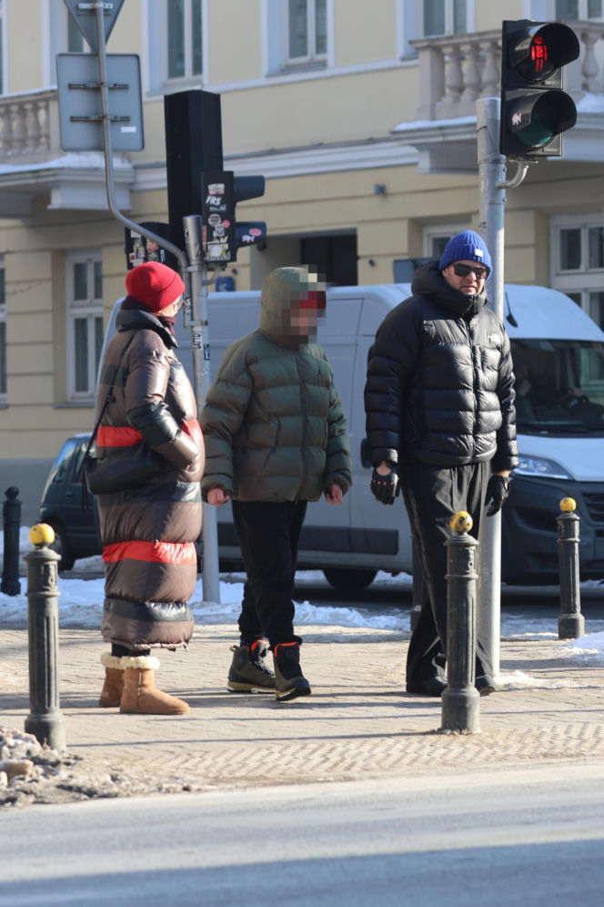 Tomasz Karolak  i Viola Kołakowska na spacerze
