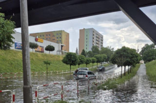 Ulewa uderzyła w Jaworzno i Sosnowiec. Strażacy interweniowali już 50 razy