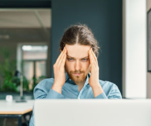 Twój mózg nie lubi ciszy. Naukowcy wskazują prosty trik na koncentrację