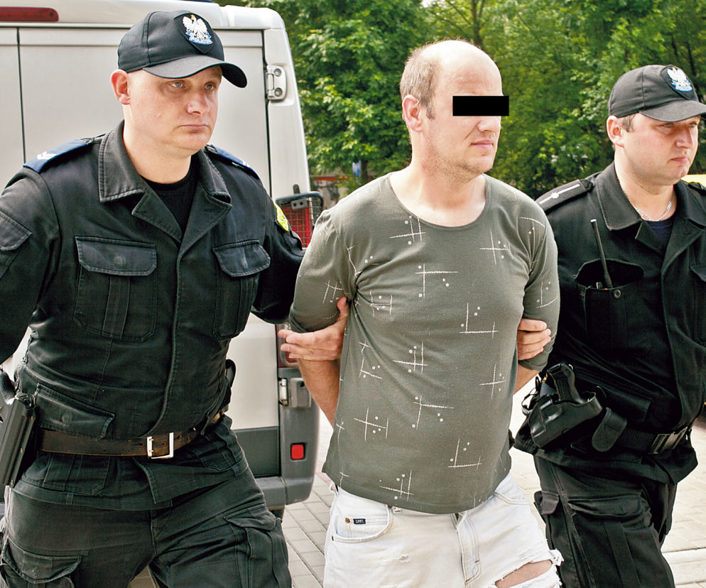 Był tak pijany że nie wiedział że wyrzuca synka z balkonu