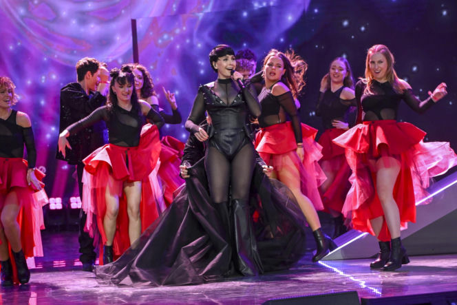 Lateks, skóra i kontrowersyjny dodatek! Okupnik kradnie show na Polsat Hit Festiwal