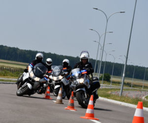 Białystok. Szkolenie policyjnych motocyklistów