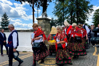Dożynki 2026. Niezwykły korowód i wieńce pełne symboli. Powiat starachowicki podziękował za plony