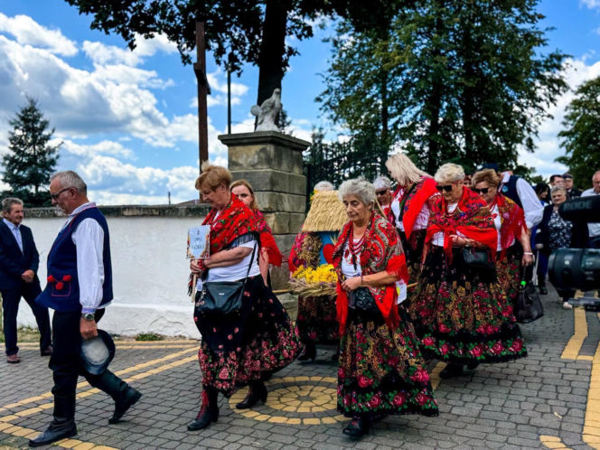 Dożynki 2026. Niezwykły korowód i wieńce pełne symboli. Powiat starachowicki podziękował za plony