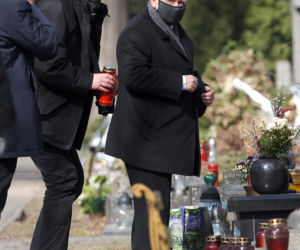 Tak Jarosław Kaczyński świętował niedzielę palmową w pandemii. Zaskakujące, ile wiązanek miał w rękach