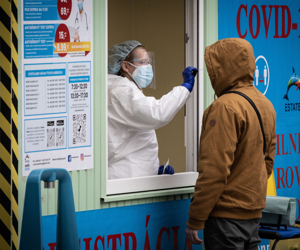 Pandemia uderza ze zdwojoną siłą! Kolejne kraje wprowadzają drastyczne obostrzenia. Czy nas też to czeka?