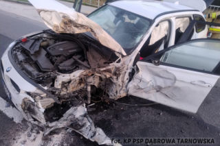 Wypadek w Smęgorzowie. W zderzeniu osobówki z tirem na DK73 ucierpiały 4 osoby