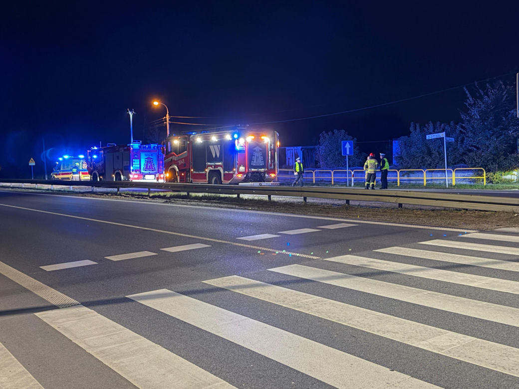 Dramat pod Warszawą. Autem wbił się w pieszego