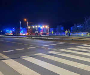 Dramat pod Warszawą. Autem wbił się w pieszego
