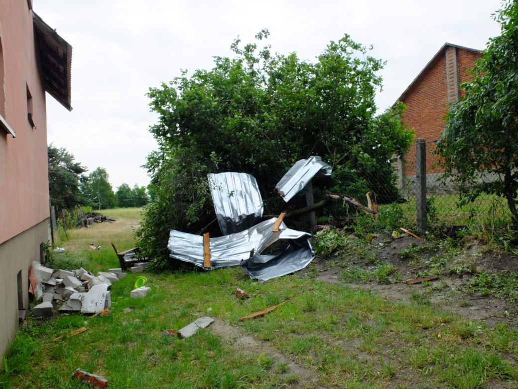 Przez gminę Wilków przeszła potężna nawałnica. Kilkadziesiąt budynków jest zniszczonych
