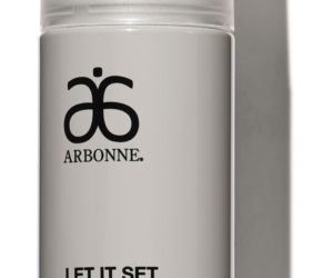  Let It Set Odświeżająca i utrwalająca mgiełka w sprayu Arbonne
