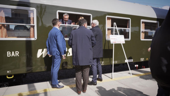 Jechałem legendarnym pociągiem. W środku jak kiedyś, aż trudno uwierzyć! Ludzie mówią wprost: „to były czasy”