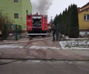 Pożar przy ul. Słocińskiej Rzeszowie. Na miejscu cztery zastępy straży [ZDJĘCIA]
