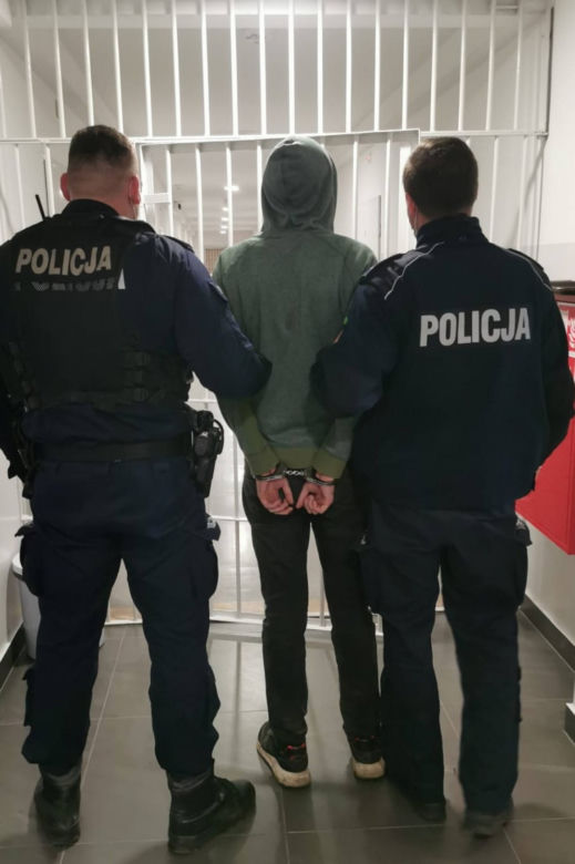  Luca L. siał grozę na ulicach Torunia. Na policję zgłosiło się już osiem poszkodowanych osób!