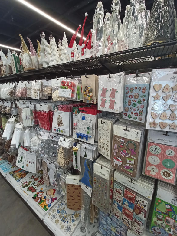 Poznań. Ozdoby świąteczne w sierpniu