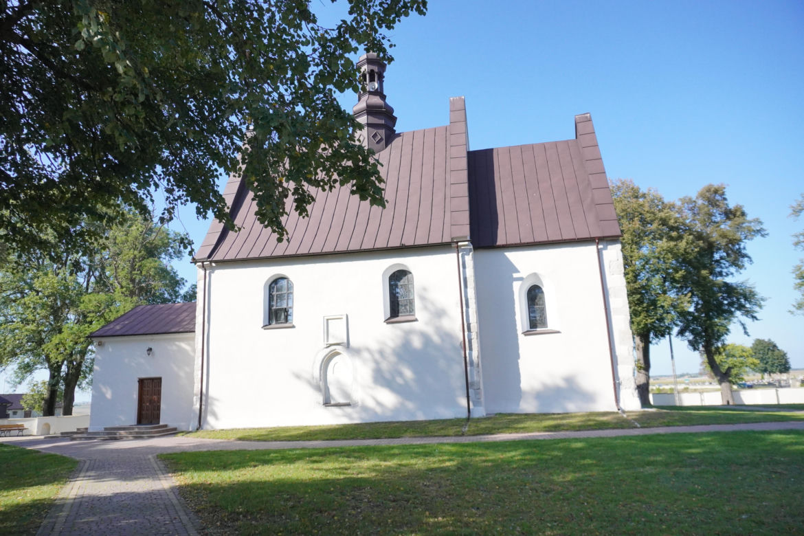 Ta mała wieś skrywa niezwykłą historię. Świątynia stoi tu od 1362 roku