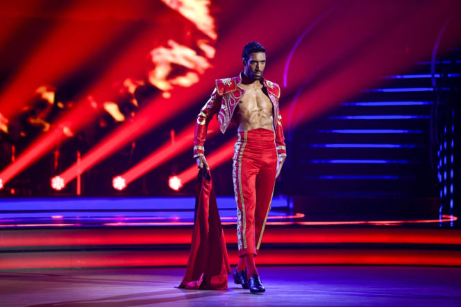 Gamou Fall przekazał bolero na aukcję charytatywną