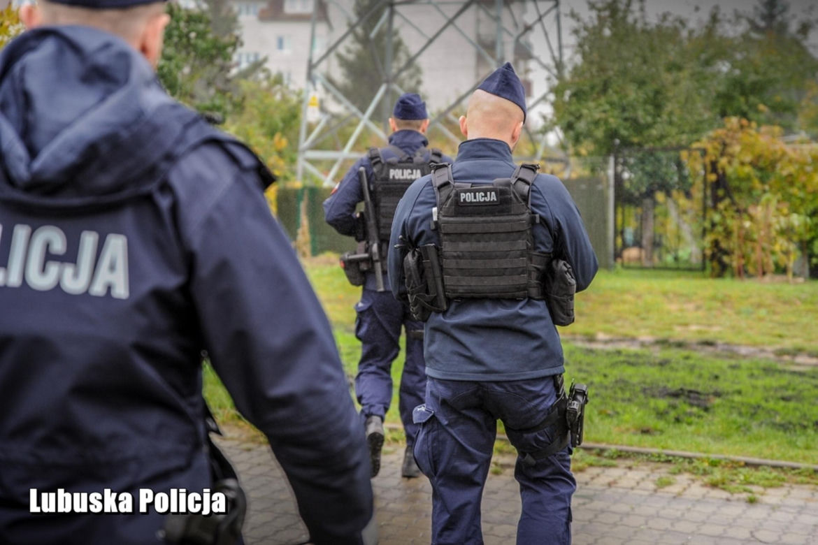 Wielka akcja poszukiwawcza w Gorzowie. 30-latek zniknął po wyjściu z komendy policji [ZDJĘCIA].