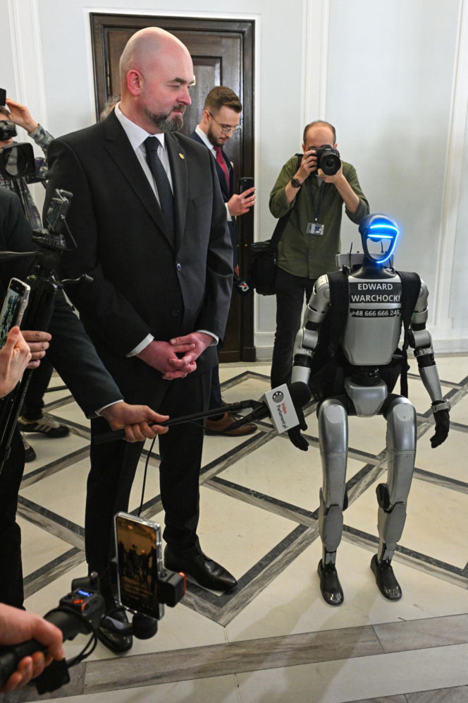 Robot humanoidalny Edward Warchocki w Sejmie