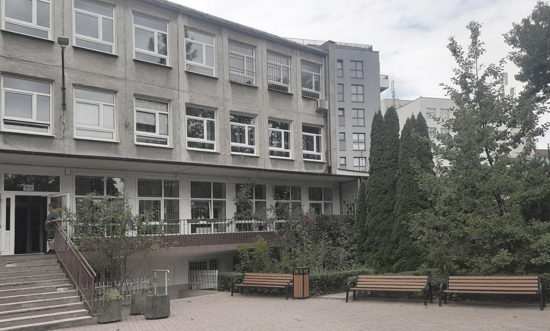 Przebudowa i termomodernizacja budynku Zespołu Szkół nr 4 przy ul. Szczęśliwickiej 46 w Warszawie