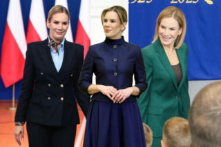 Marta Nawrocka wyprzedza trendy! Jej stylizacje będą hitem wiosny 2026