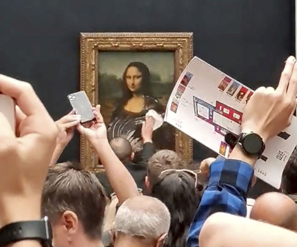 Mona Lisa obrzucona ciastem 